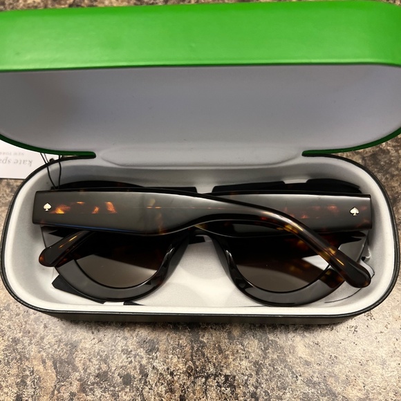 Kate Spade sunglasses - Picture 3 of 3